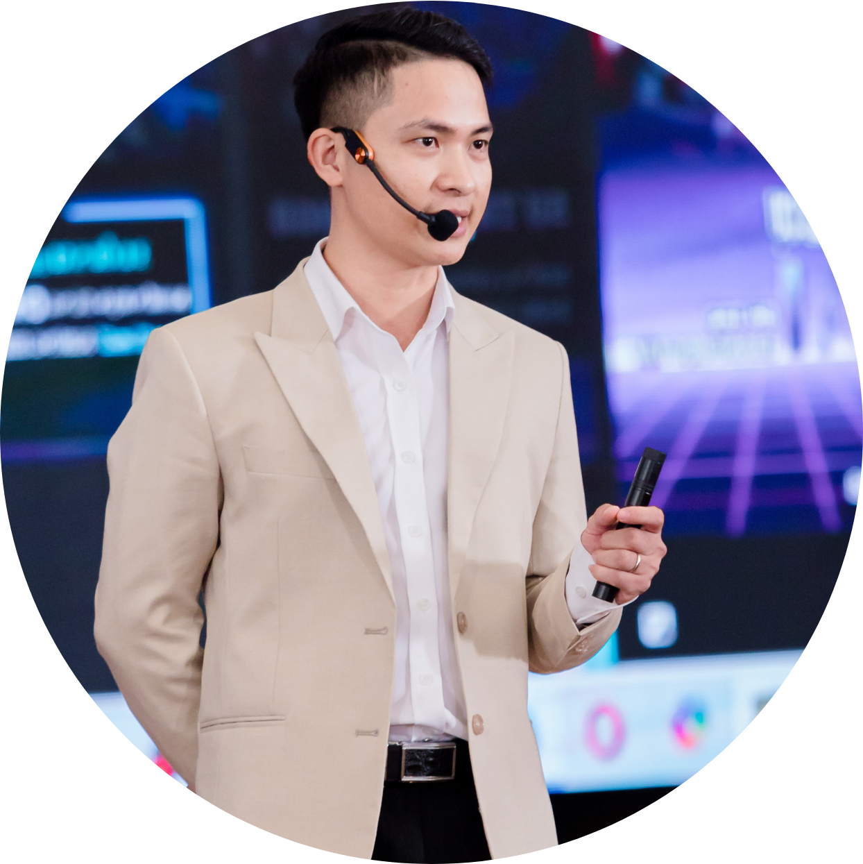 Dương Cao Trí — Kim Tâm Cát